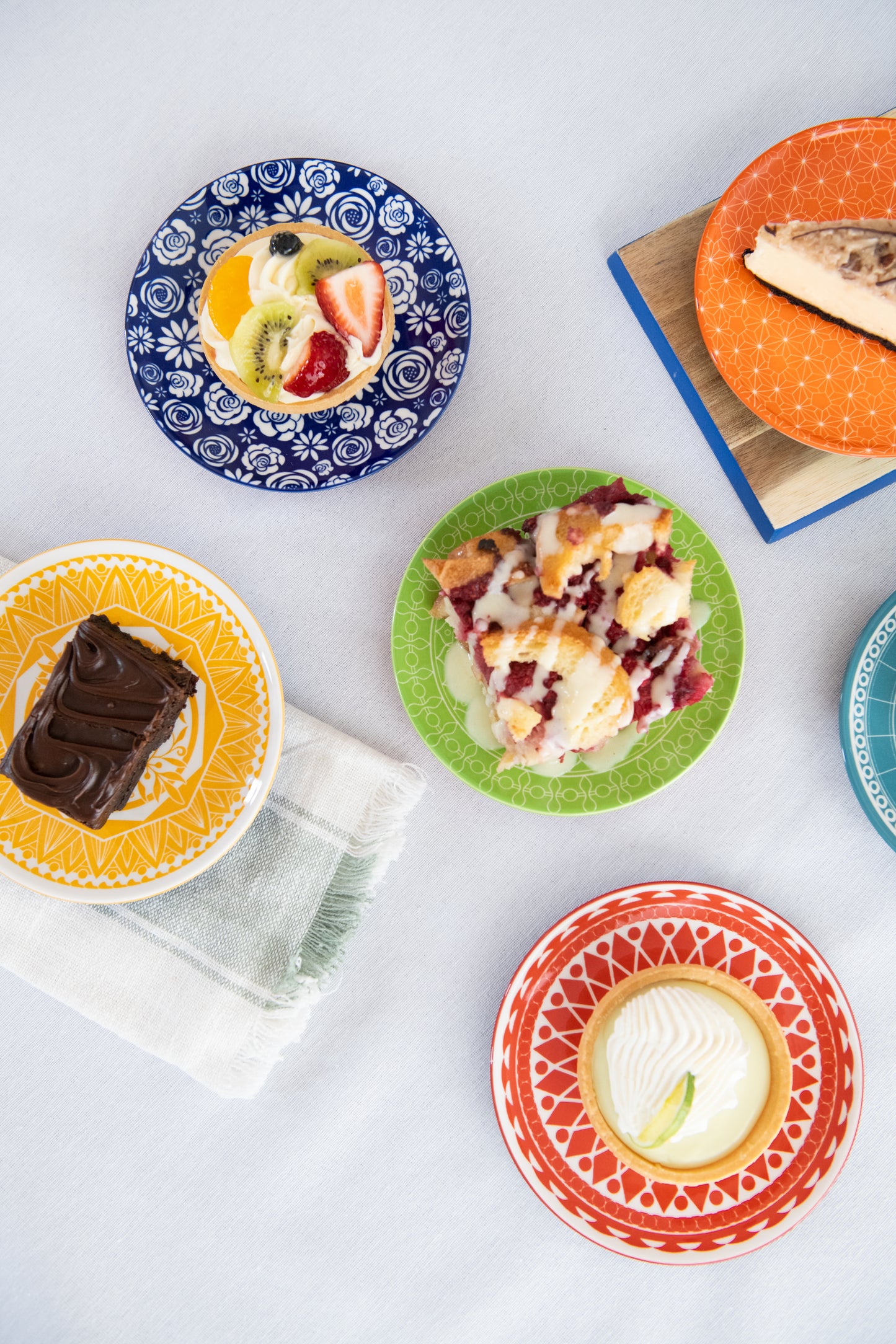 Annovero Colorful Dessert Plates, 6 Inch Diameter, Set of 6